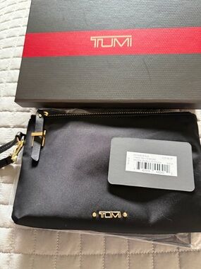 Tumi Voyageur Abilene Nylon Wristlet Clutch with Gold Hardware. New!